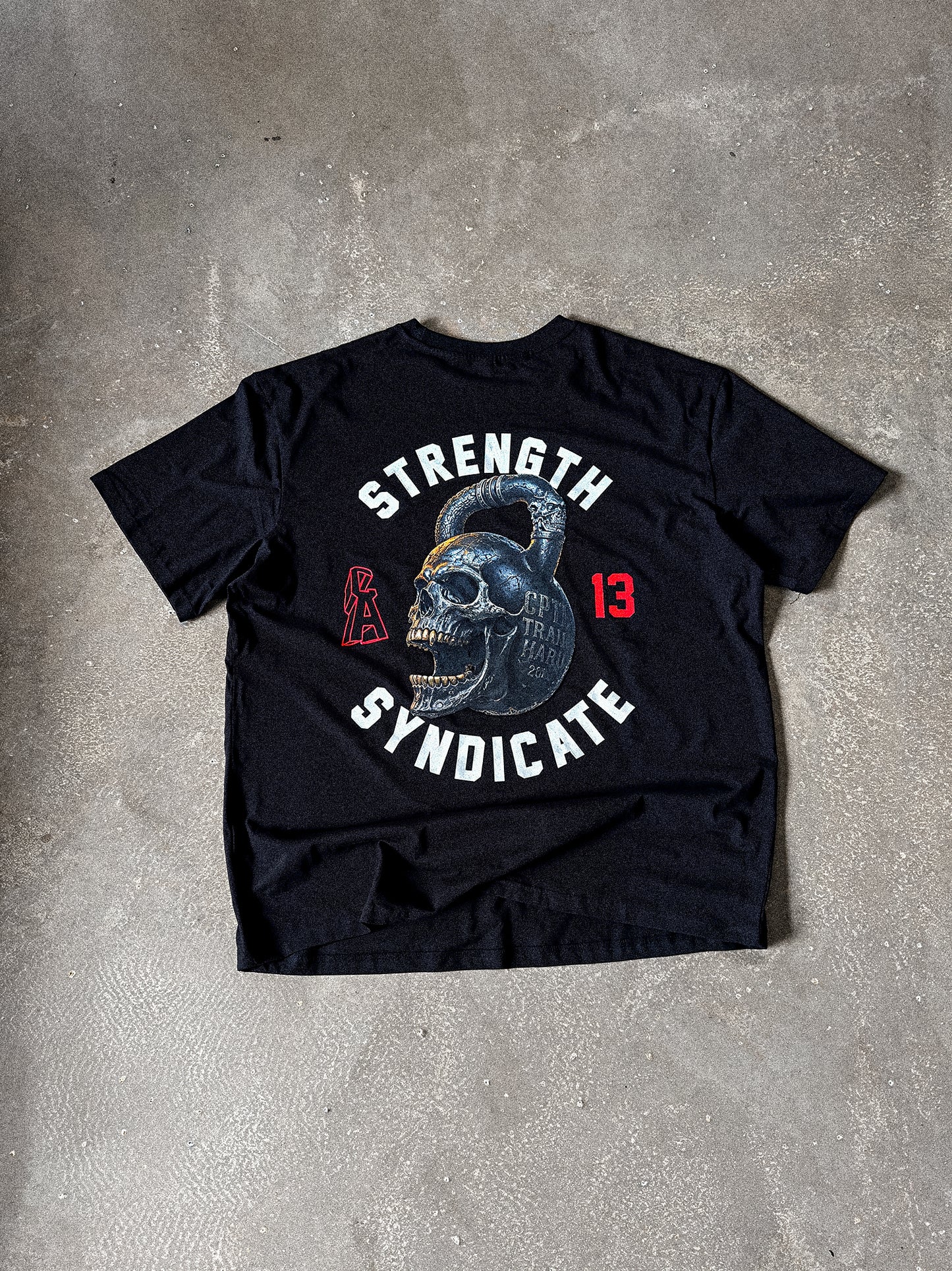 STRENGTH SYNDICATE Tee Black
