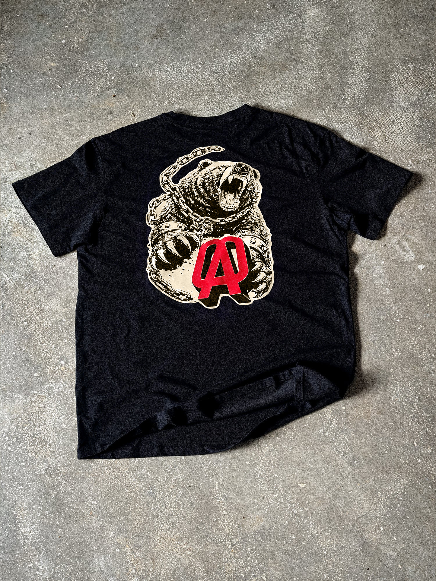 BEAR HUG TEE BLACK